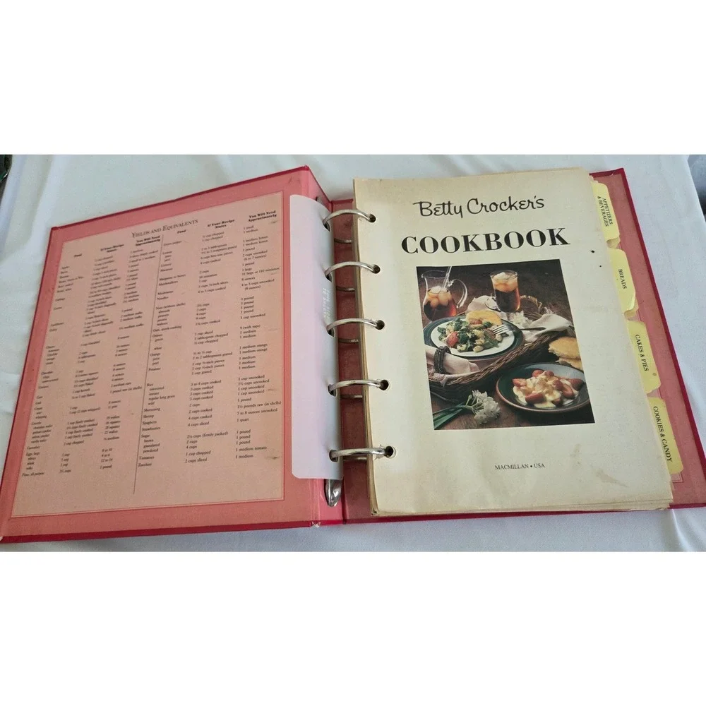 1991 Betty Crocker 40th Anniversary Edition Cookbook Red Ring Binder